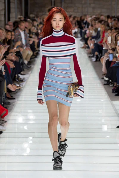 Look 16